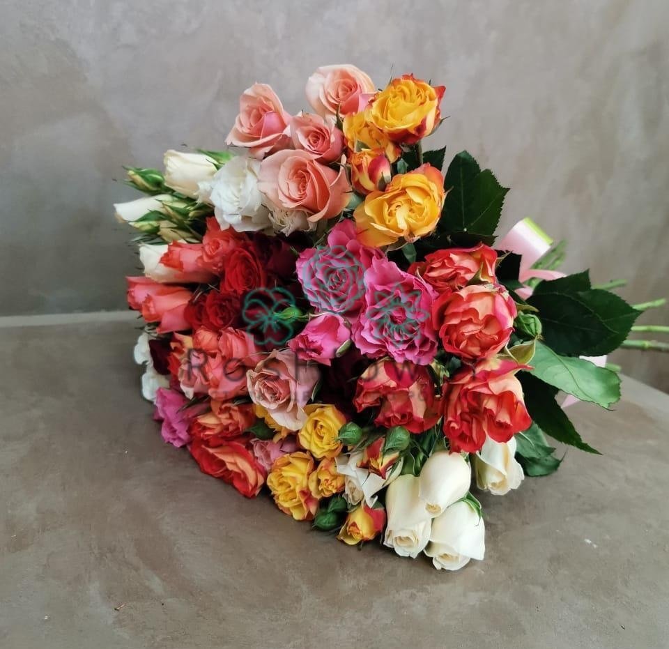 Букет пестрое настроение в Междуреченске Букет цветов из: Розы в Междуреченске