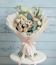 Букет Сказочное воображение в Междуреченске Букет цветов из:  Розы и Лизиантусы в Междуреченске