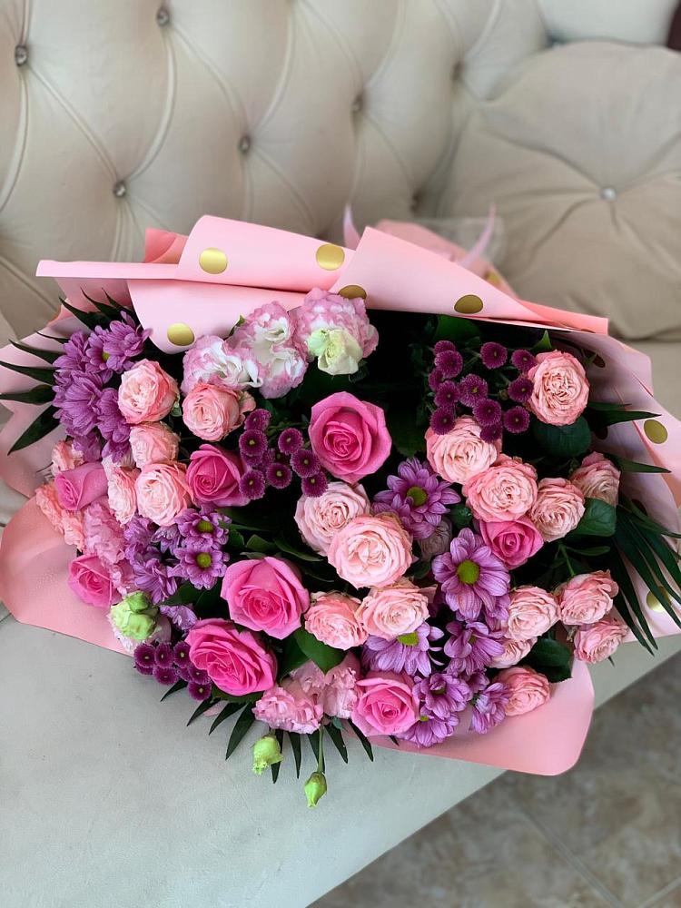 Букет Ваше величество в Междуреченске Букет цветов из: Хризантемы, Розы и Лизиантусы в Междуреченске