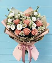 Букет олимп в Междуреченске Букет цветов из:  Розы, Альстромерии и Лизиантусы в Междуреченске