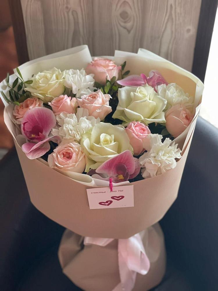 Букет ноктюрн в Междуреченске Букет цветов из: Орхидеи, Розы и Гвоздики в Междуреченске