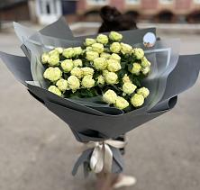 Букет Белые кустовые розы Солинеро в Междуреченске