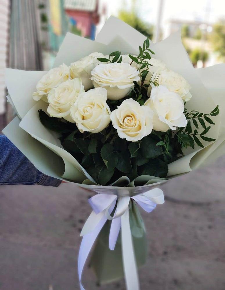 Белые розы Проуд в Междуреченске Букет Белые розы Проуд в Междуреченске