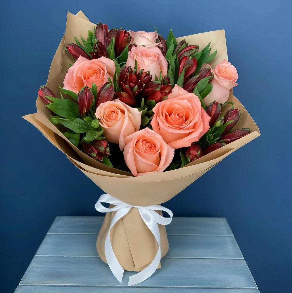 Букет Сплетённые любовью в Междуреченске Букет цветов из: Розы и Альстромерии в Междуреченске