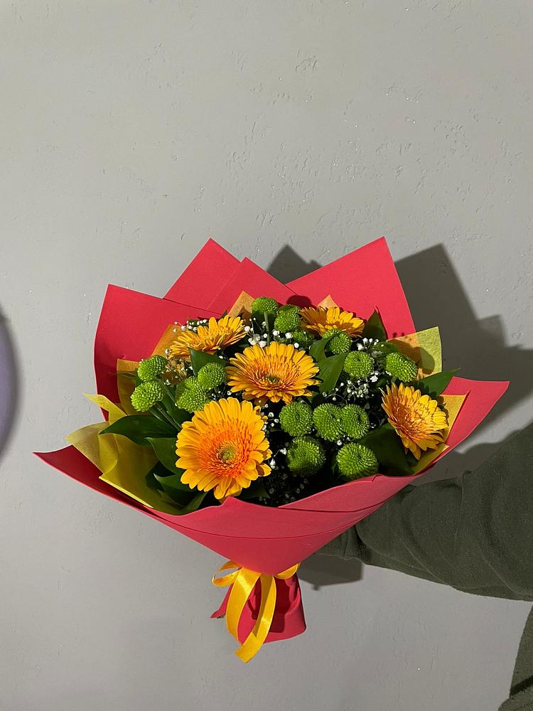 Букет восход солнца в Междуреченске Букет цветов из: Герберы и Хризантемы в Междуреченске