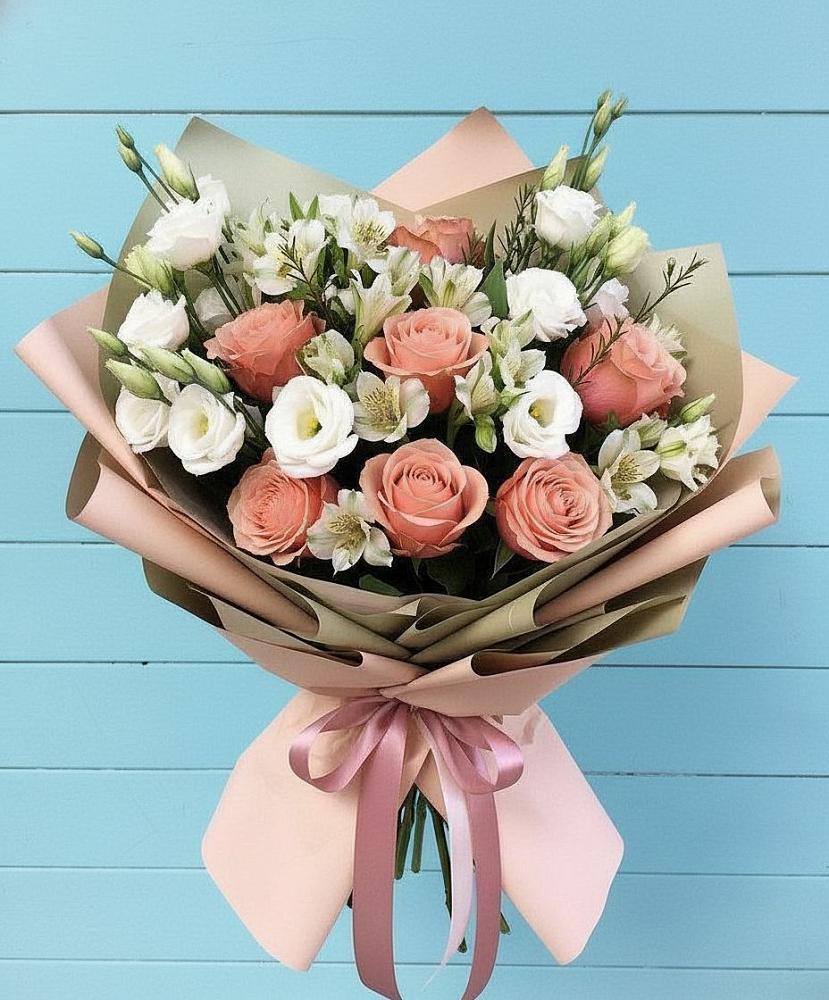 Букет олимп в Междуреченске Букет цветов из: Розы, Альстромерии и Лизиантусы в Междуреченске