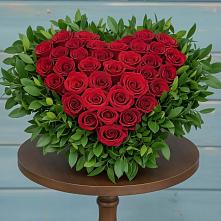 Композиция Сердце в любви в Междуреченске Цветочная композиция из Розы в виде сердца в Междуреченске