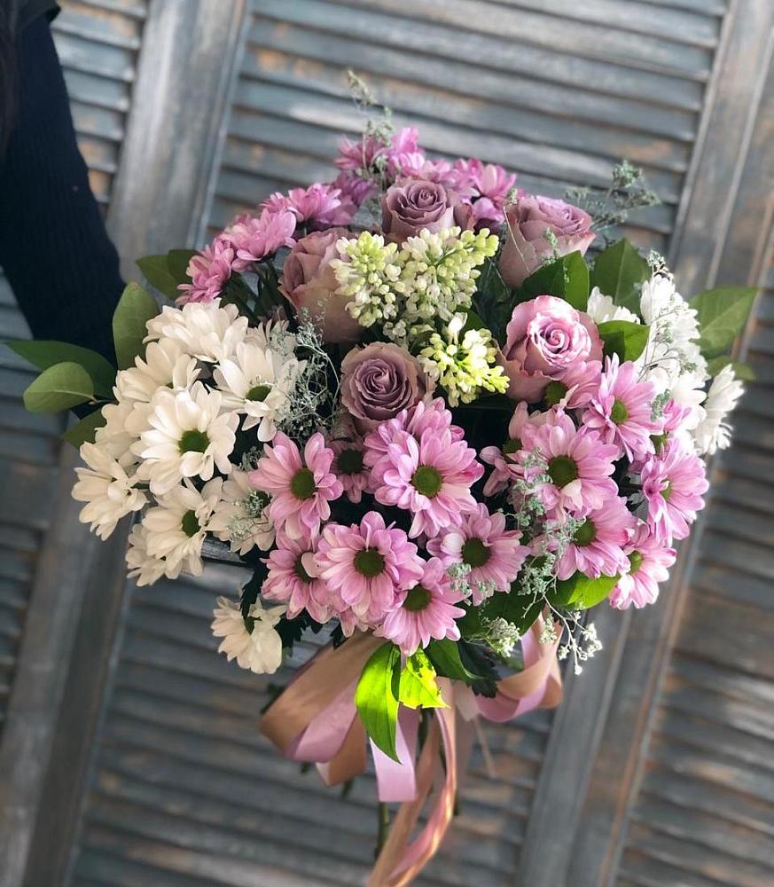 Букет Цветочный шарм в Междуреченске Букет цветов из: Хризантемы и Розы в Междуреченске