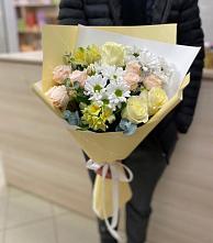 Букет цветов из:  Альстромерии, Розы и Хризантемы в Междуреченске