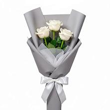 Букет 3 белые розы в Междуреченске Букет 3 белые розы в Междуреченске