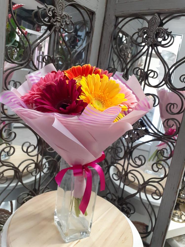 Букет радуга в Междуреченске Букет цветов из: Герберы в Междуреченске