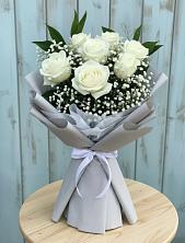 Букет из белых роз в Междуреченске Букет цветов из:  Розы в Междуреченске