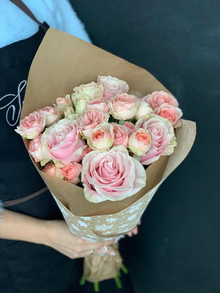 Букет ванильный зефир в Междуреченске Букет цветов из: Хризантемы и Розы в Междуреченске