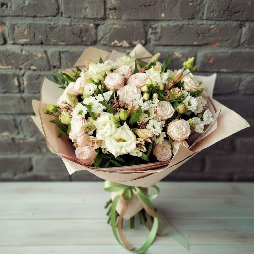 Букет нежное ассорти в Междуреченске Букет цветов из: Альстромерии, Розы и Хризантемы в Междуреченске
