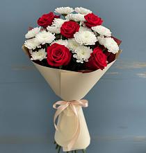 Букет романтическая гармония в Междуреченске Букет цветов из:  Розы и Хризантемы в Междуреченске
