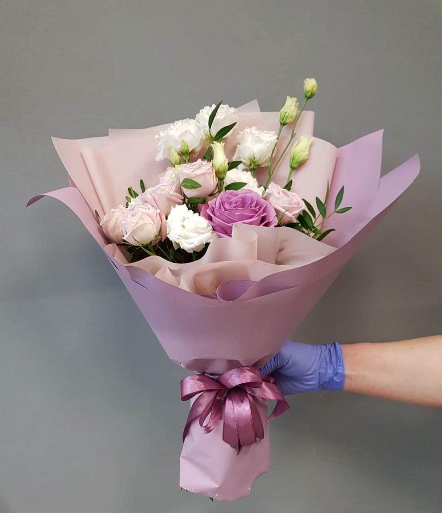 Букет Легкое дыхание в Междуреченске Букет цветов из: Розы и Лизиантусы в Междуреченске