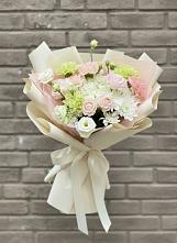 Букет Трепет мечты в Междуреченске Букет цветов из:  Гвоздики, Розы, Лизиантусы и Хризантемы в Междуреченске