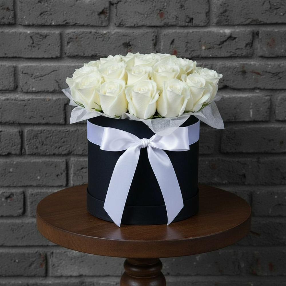 Композиция воздушная нежность в Междуреченске Цветочная композиция из Розы в шляпной коробке в Междуреченске