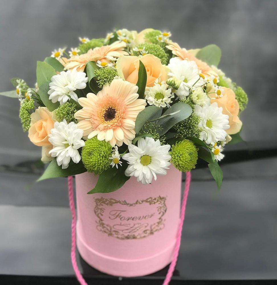 Композиция маленькая прелесть в Междуреченске Цветочная композиция из Розы, Герберы и Хризантемы в шляпной коробке в Междуреченске