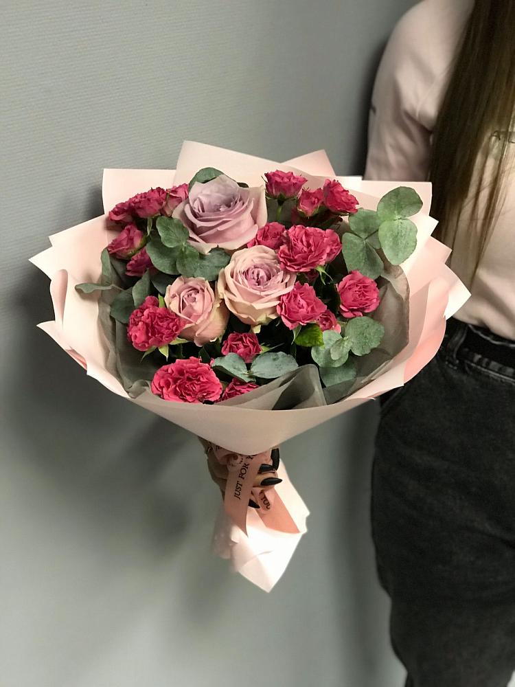 Букет восхищение в Междуреченске Букет цветов из: Гвоздики и Розы в Междуреченске