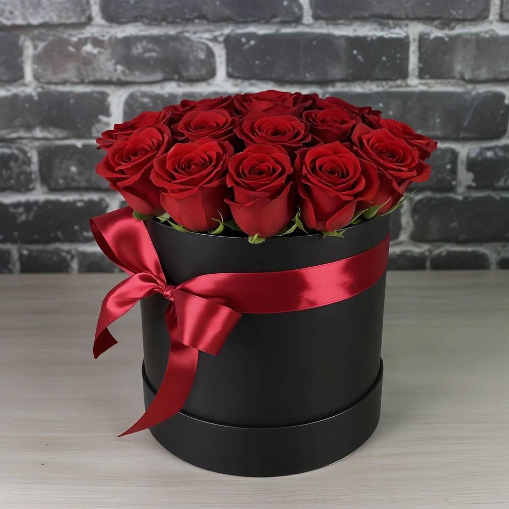 Композиция исключительность в Междуреченске Цветочная композиция из Розы в шляпной коробке в Междуреченске