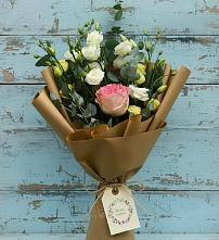 Букет нежный привет в Междуреченске Букет цветов из:  Розы и Лизиантусы в Междуреченске