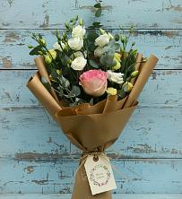 Букет нежный привет в Междуреченске Букет цветов из:  Розы и Лизиантусы в Междуреченске