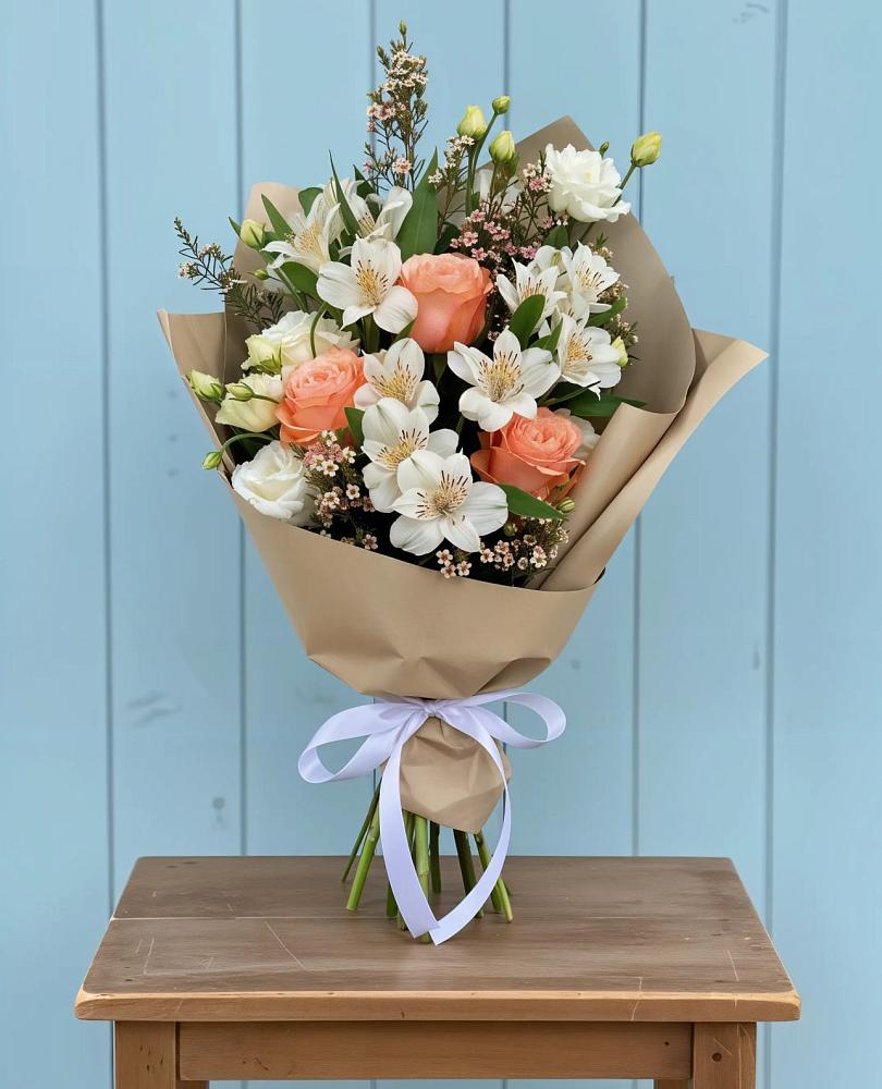 Букет яркий комплимент в Междуреченске Букет цветов из: Альстромерии, Лизиантусы, Розы и Хризантемы в Междуреченске