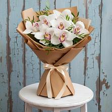 Букет Белые орхидеи в Междуреченске Букет цветов из:  Орхидеи и Розы в Междуреченске